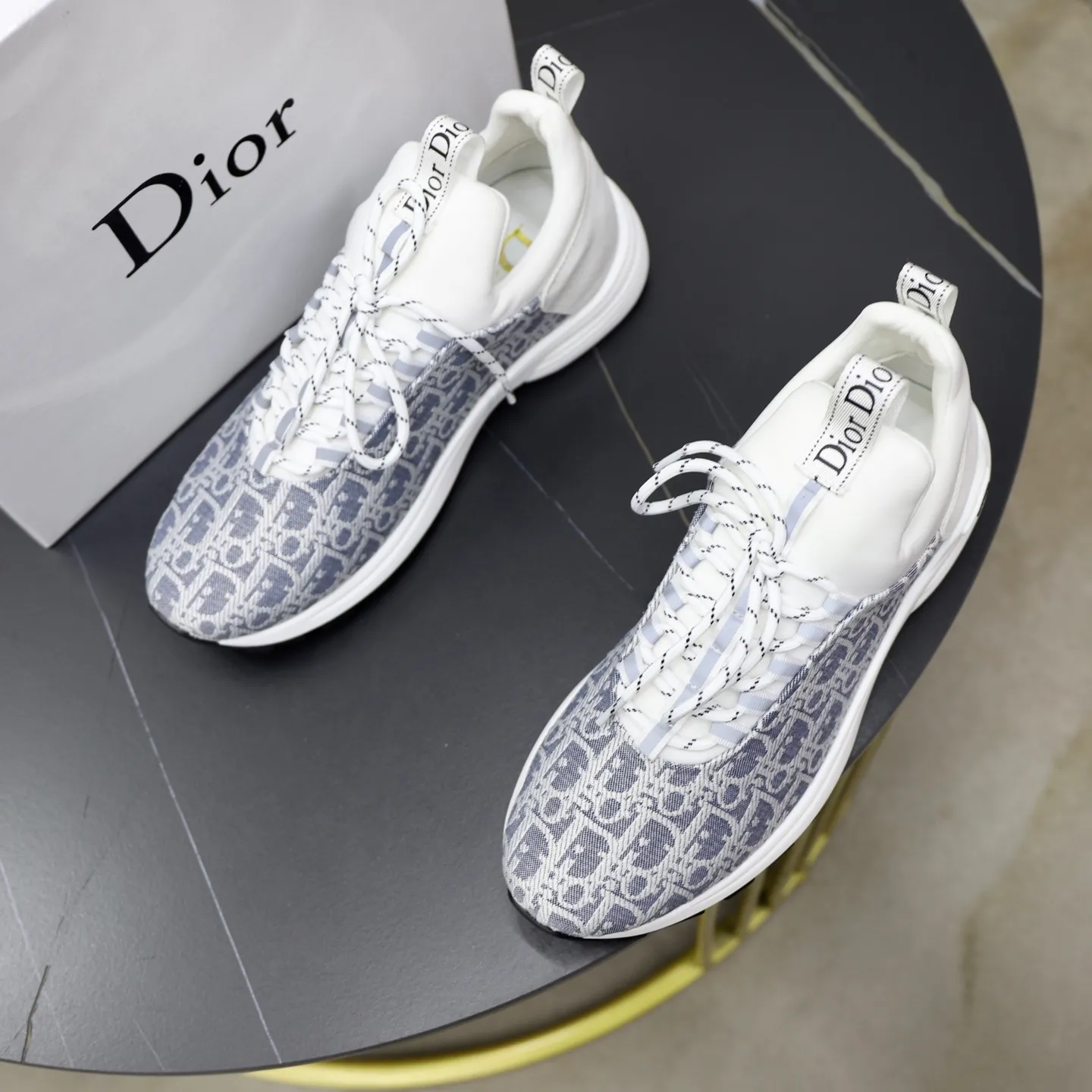 Ex-factory price: 440💰🙅‍♂️🙅‍♂️🙅‍♂️ Brand: Dior DIOR Standard code: 38-44 (45 customized) Grade: Same as the official website Material: Original material splicing Comfortable and breathable lining Lightweight and wear-resistant sports outsole Style category: Men's fashionable casual shoes Running sneakers Distinguished luxury brand elements Top luxury Color: actual picture color